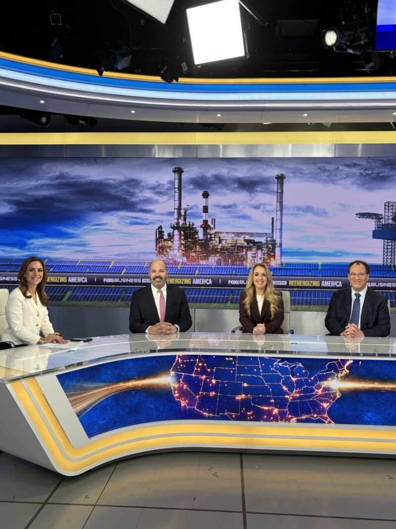 Image for the Tweet beginning: Behind the scenes from #ReenergizingAmerica